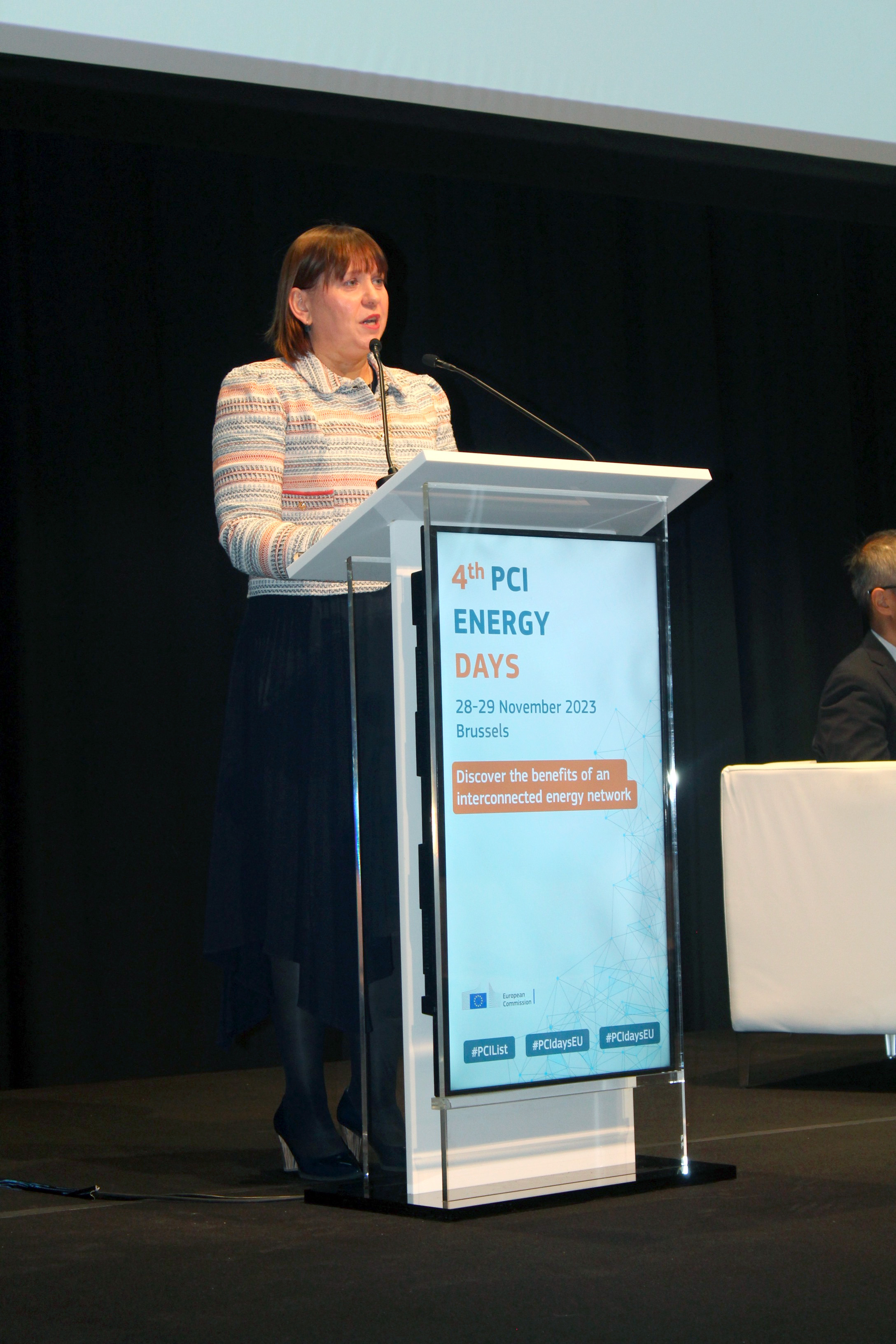 Speaking at the PCI days, Sonya Twohig, Secretary-General of ENTSO-E, underscored the EU plan for Grids will be instrumental to achieve decarbonisation in Europe.